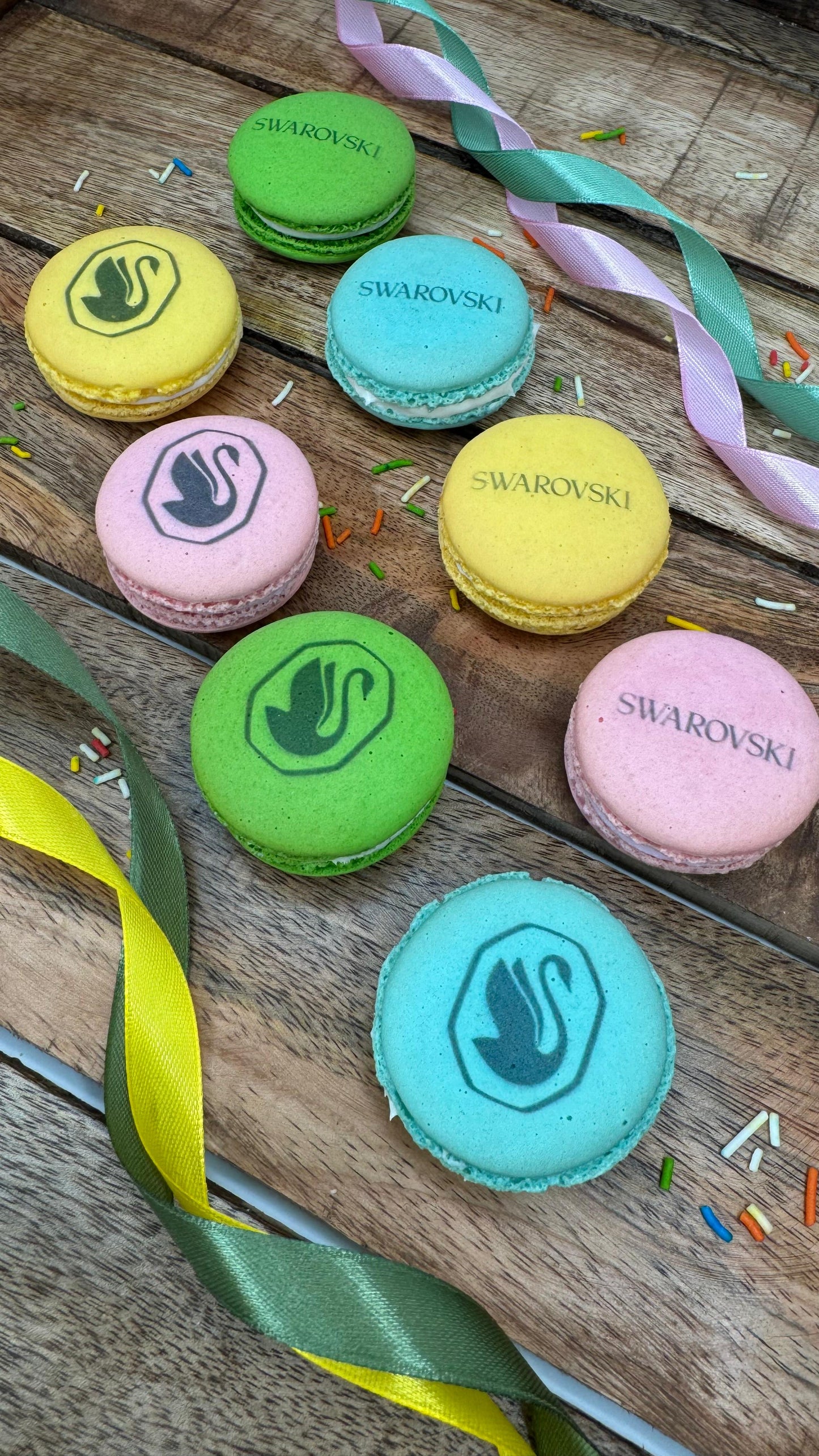 BRANDED ✈️🏝️💝 MACARONS